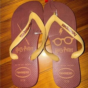 Havaianas x Harry Potter Flip Flops Hogwarts Red Gold Unisex W7/8 M6/7 Eur 39/40
